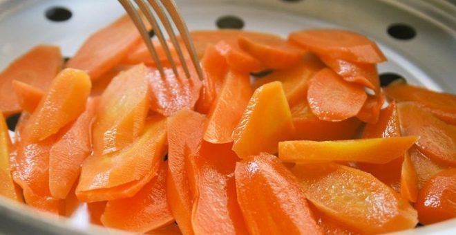 Cà rốt hấp là thực phẩm vàng cho bé