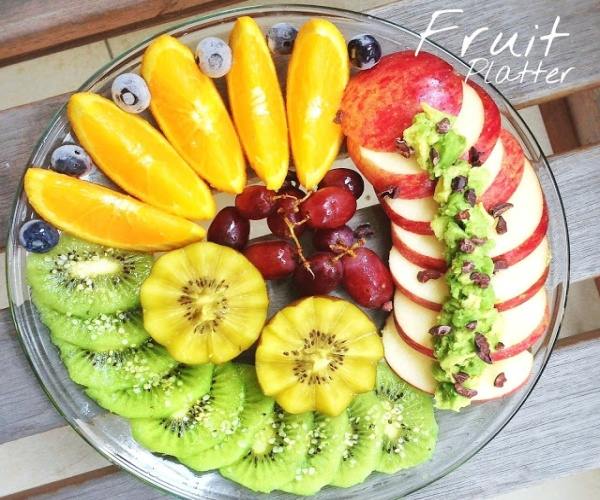 Cách trình bày đĩa hoa quả nhiều loại đĩa tròn