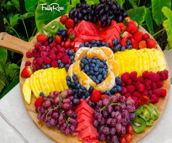 Cách trình bày đĩa hoa quả nhiều màu sắc