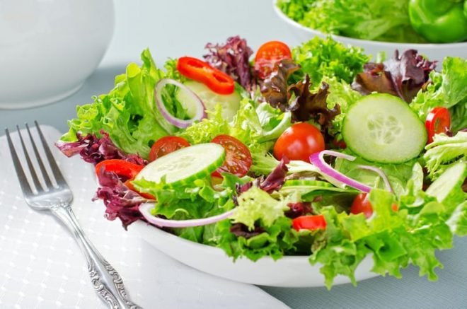 Salad có tác dụng giảm cân, khiến cho làn da trở nên căng mọng