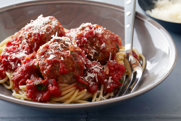 Mì Spaghetti sốt thịt viên cà chua cũng rất hấp dẫn – Ảnh: Internet