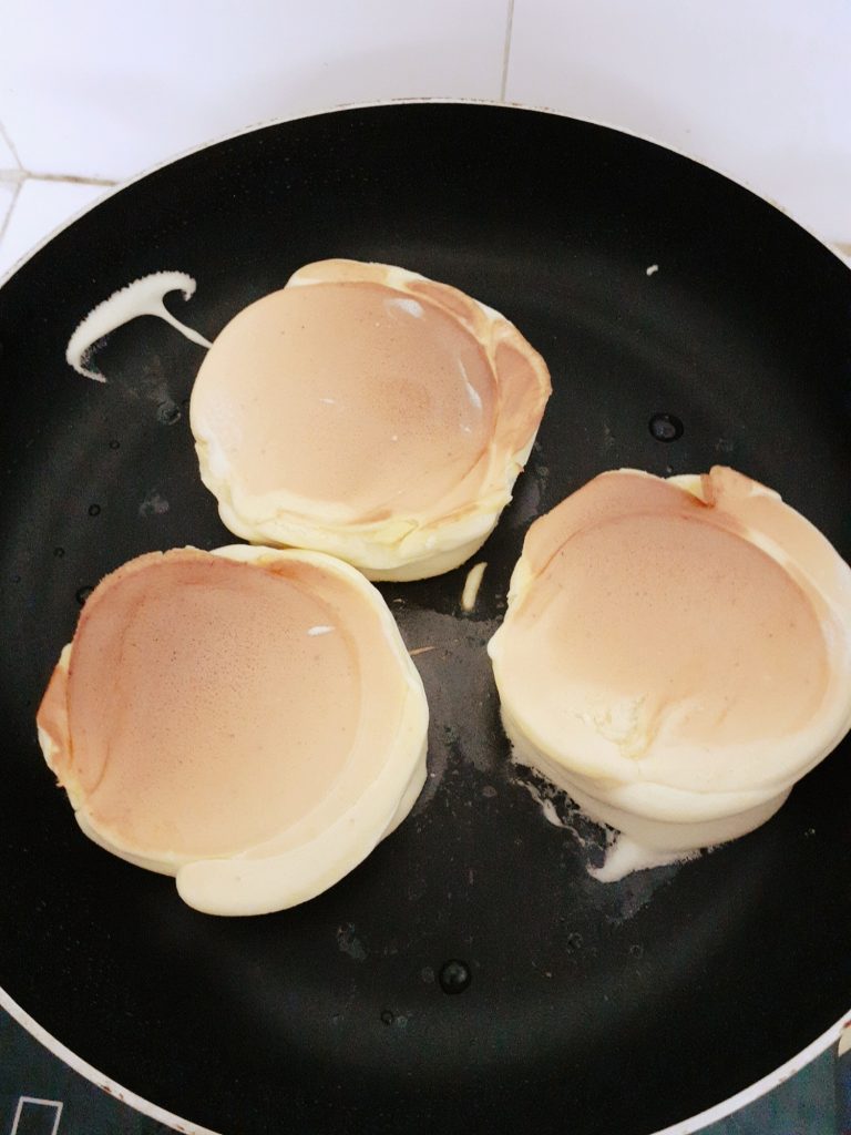 Cách làm bánh Pancake Souffle Fluffy đơn giản mà ngon tuyệt