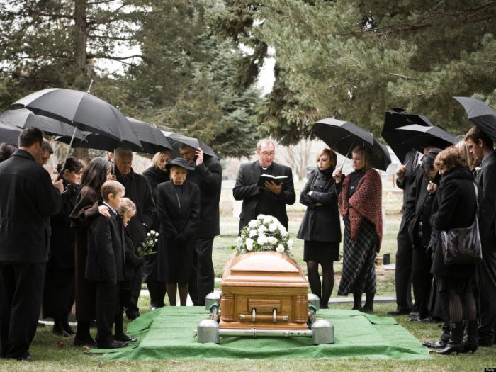 Nằm mơ thấy đám tang và quan tài là điềm tốt hay xấu?